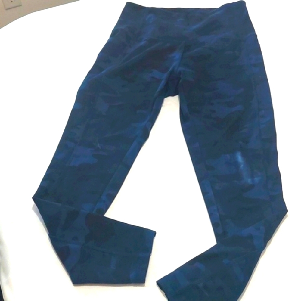 Danskin Blue Camoflage Work Out Leggings. Size Medium. Great Condition